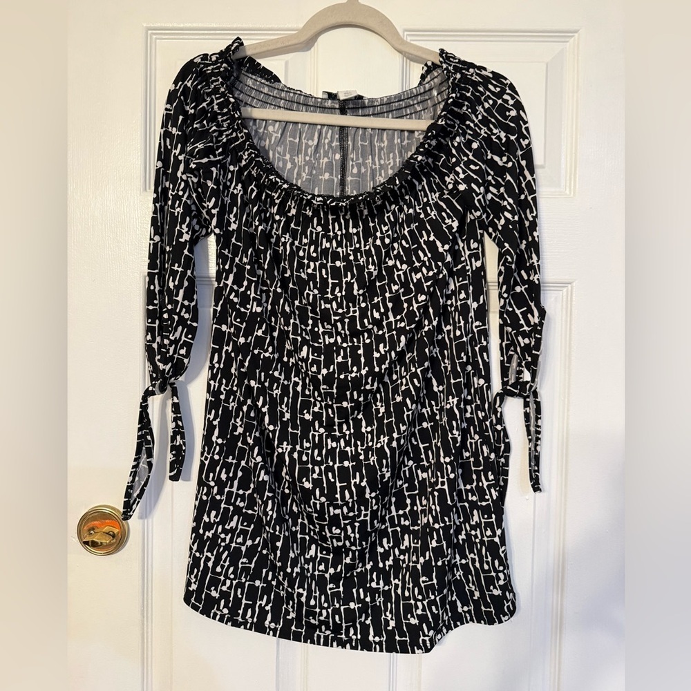White House Black Market Black and White Blouse